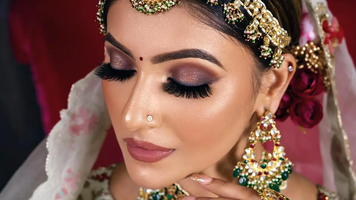 Read more about the article Customizing Your Bridal Makeup Package Based on Your Wedding Theme